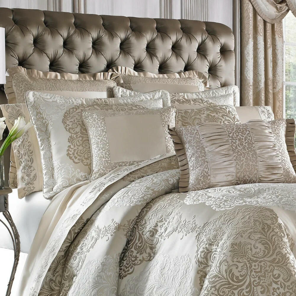 J Queen New York La Scala 4 Piece Comforter Set Queen Gold MSRP $600