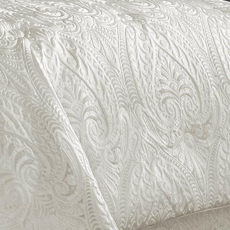 J Queen New York Bianco Comforter Set King White New MSRP $700