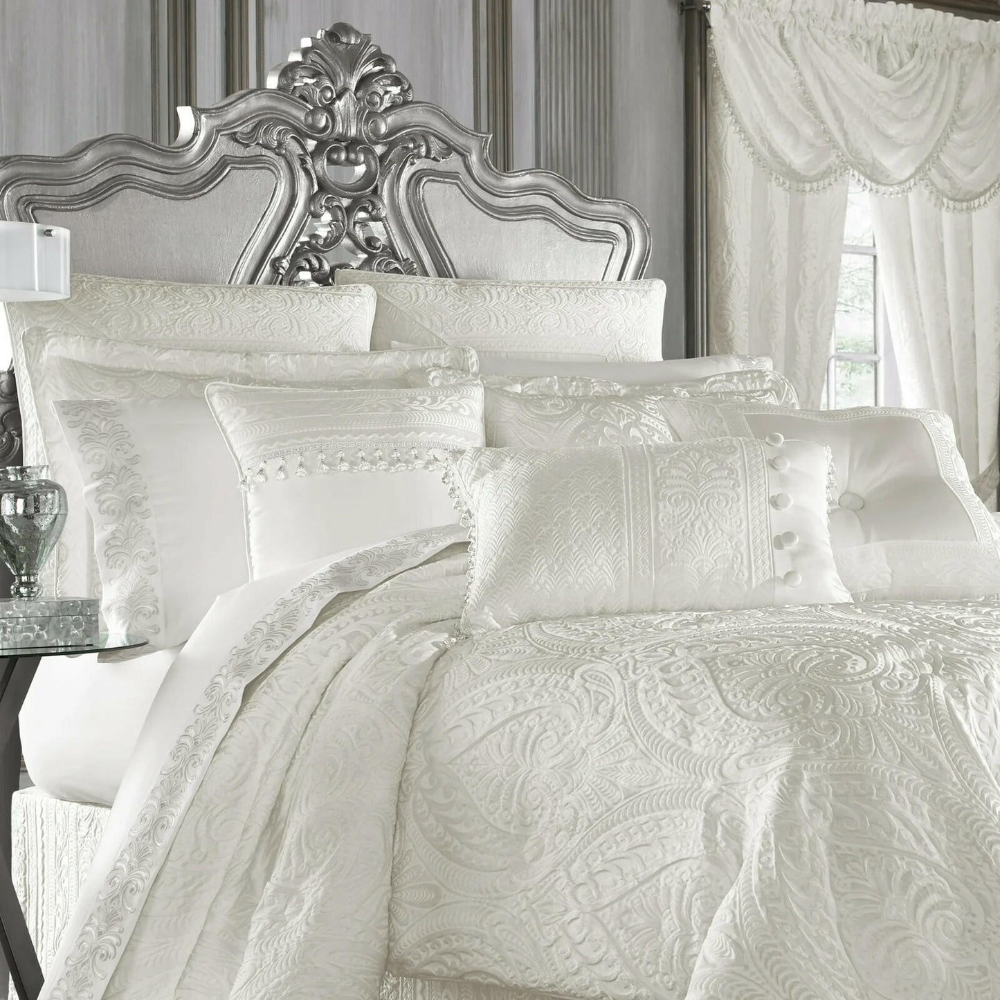 J Queen New York Bianco Comforter Set King White New MSRP $700