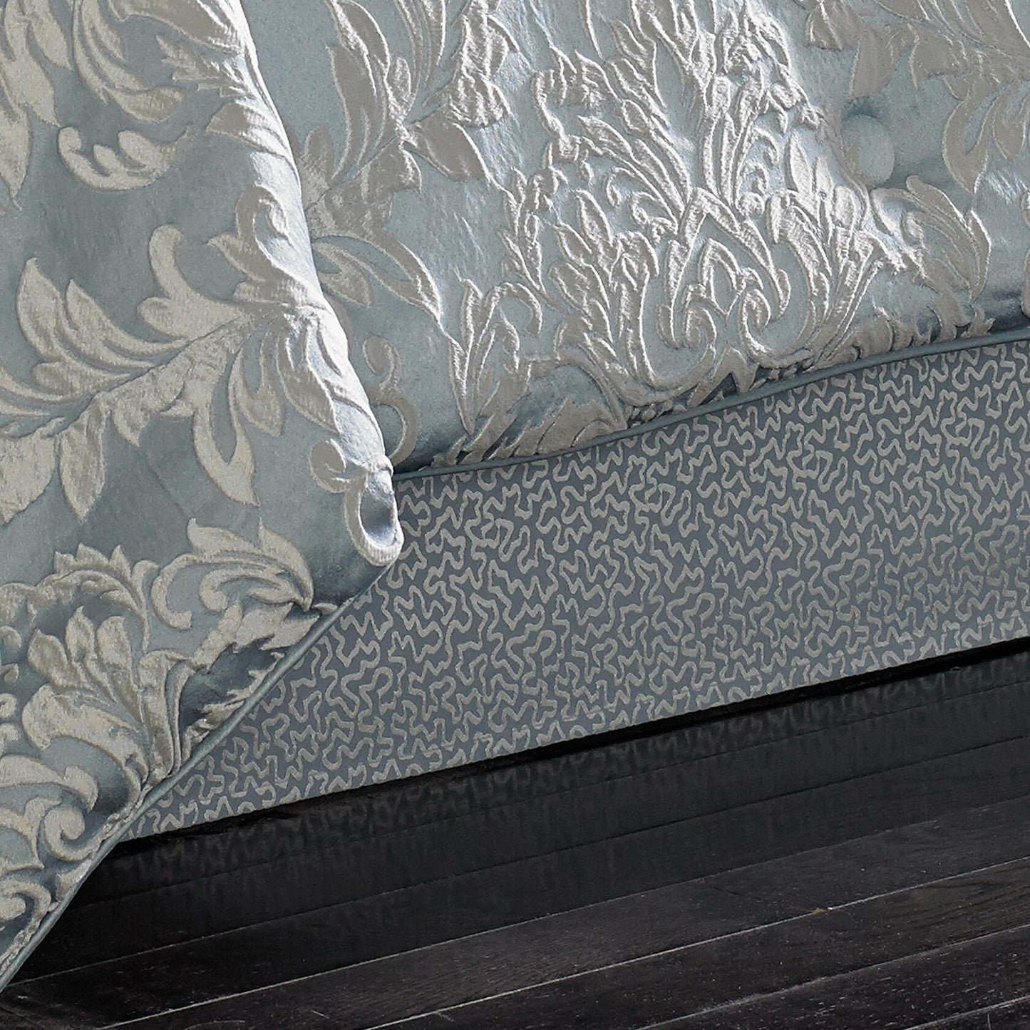 Five Queens Court Faith Comforter 4 Piece Queen MSRP $499