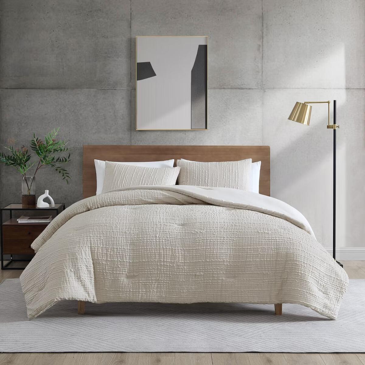 Kenneth Cole Serenity Wavy Lines Comforter Set Twin Beige $100