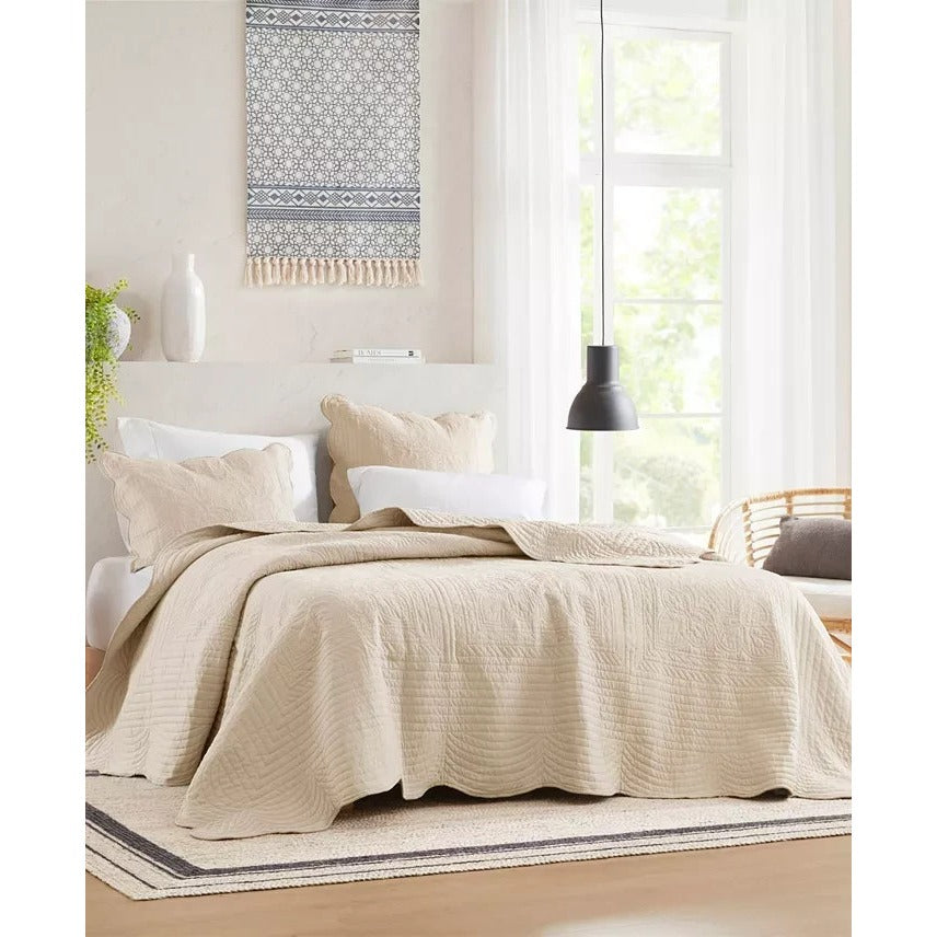 Madison Park Tuscany Reversible Scalloped Edge 3-Piece Quilt Set – Full/Queen –