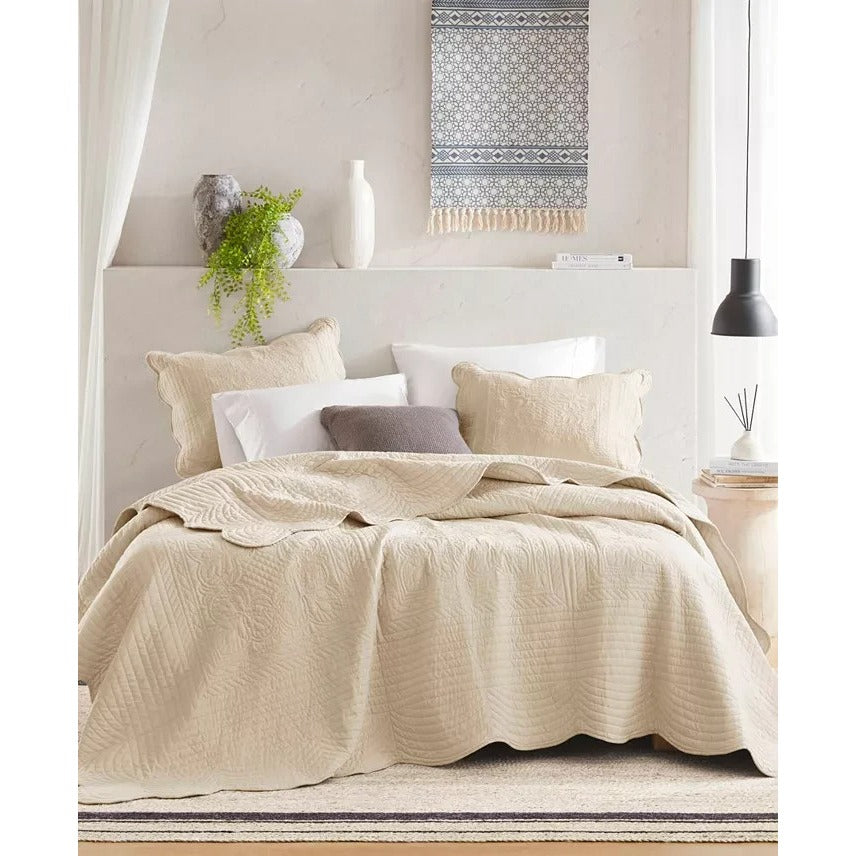 Madison Park Tuscany Reversible Scalloped Edge 3-Piece Quilt Set – Full/Queen –